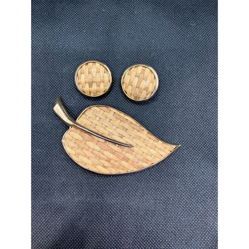 Vintage Wicker Inlaid Gold Tone Leaf 4" Pin Brooch W/ Matching Clip on Earrings
